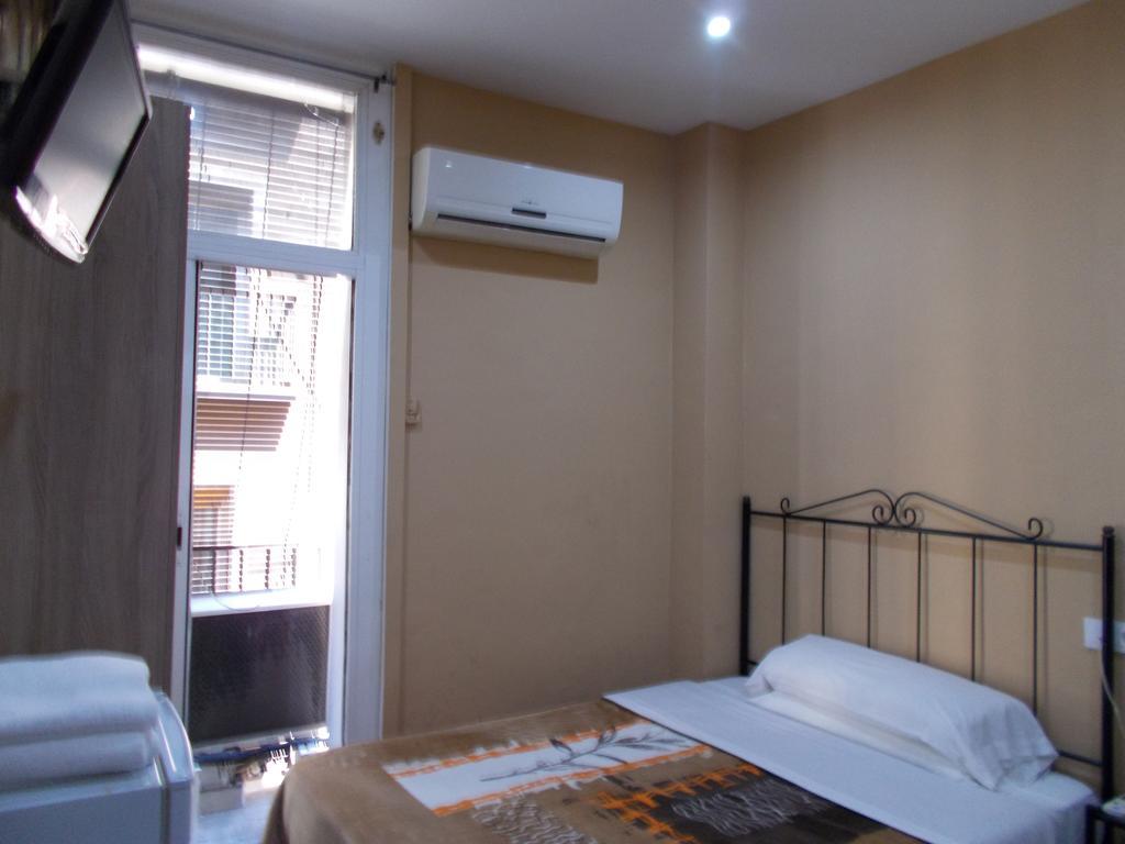 Hostal Nou Raval Barcelona Exterior photo